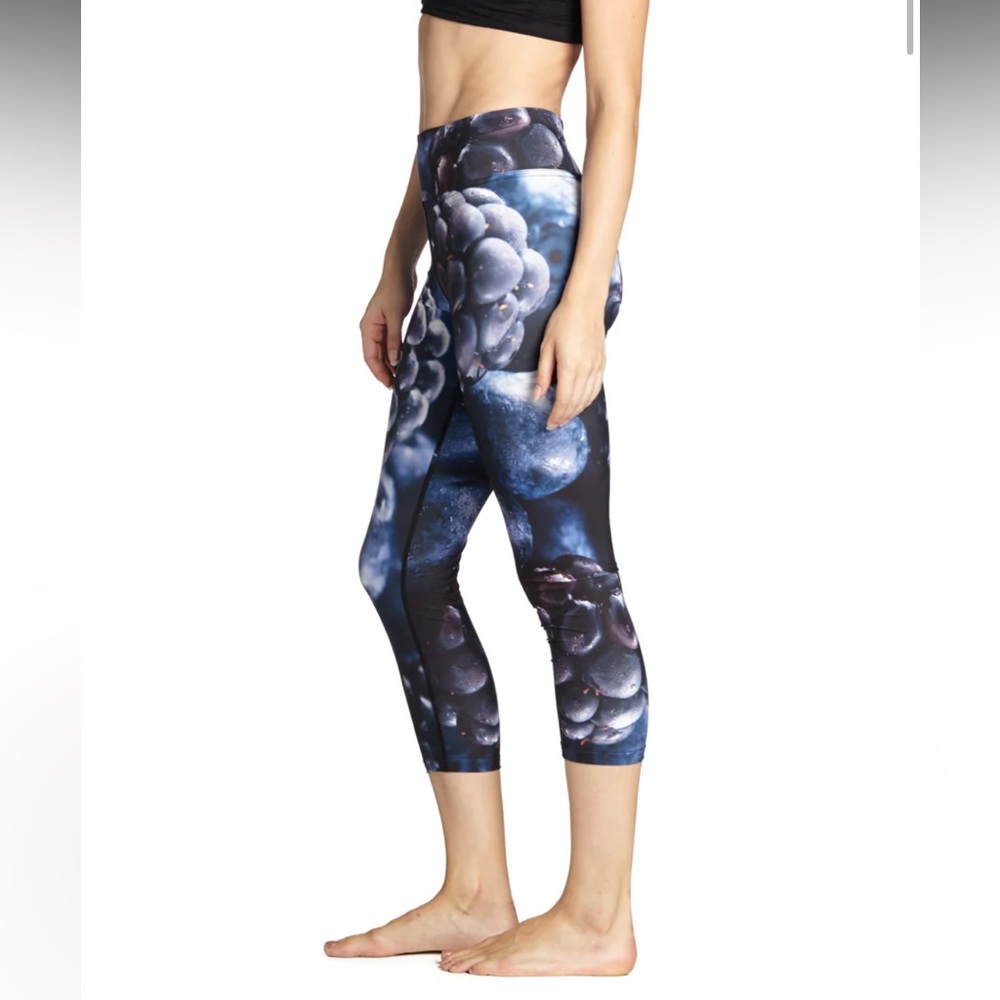 Eagle Rock Werkshop Size Large Blueberries Triathlon Capri Leggings‎ Athletic